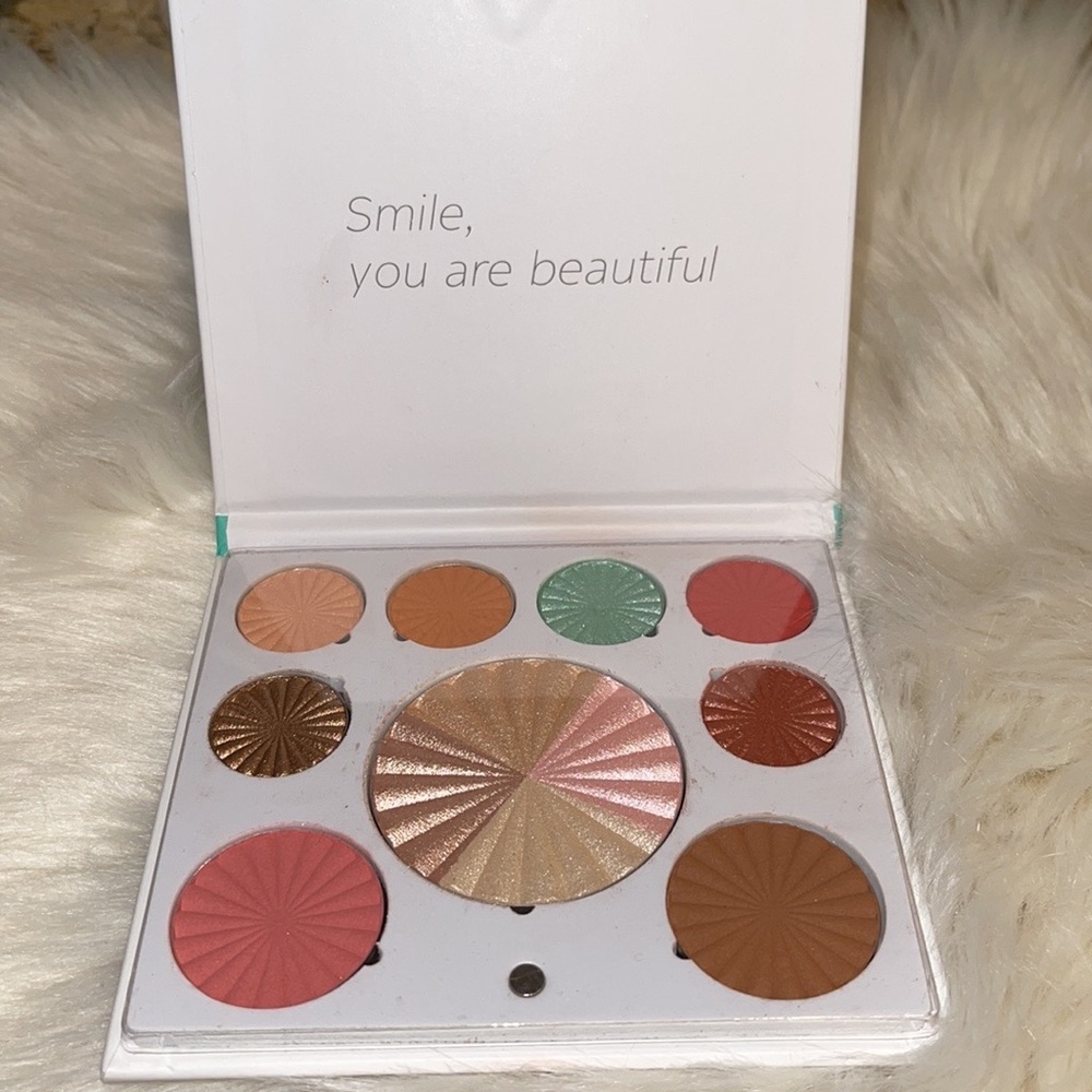 “NEW”MINI MIX FACE PALETTE - GOOD TO GO…Compact full-face palette! - Picture 7 of 9